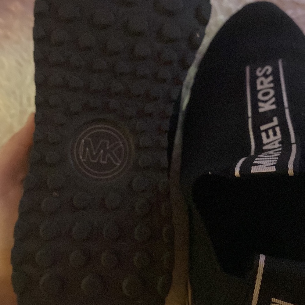 SHOES - Picture 3 of 3